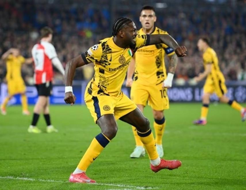 九游官网 -勒沃库森内部会议纪要流出：清晨防线松动；荷甲使命明确；数据趋势出现新变化(勒沃库森租借签下巴黎后卫穆杰莱)