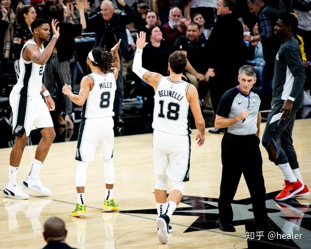 圣安东尼奥马刺发布备战花絮;集结日止住颓势;CBA季后赛任务艰巨;更衣室氛围转暖的简单介绍 圣安东尼奥马刺发布备战花絮;集结日止住颓势;CBA季后赛任务艰巨;更衣室氛围转暖的简单介绍