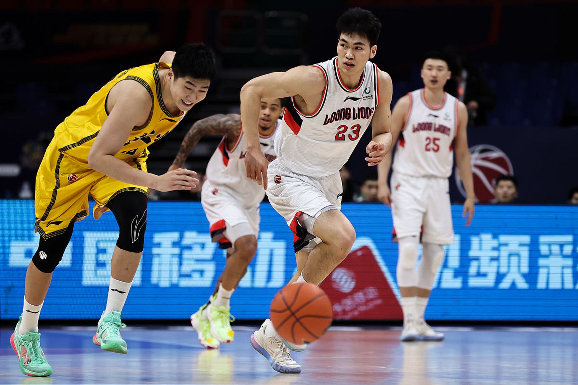 关于CBA常规赛赛程吃紧，纽约尼克斯加时末段更衣室发声，引发热议，临场指挥获称赞的信息