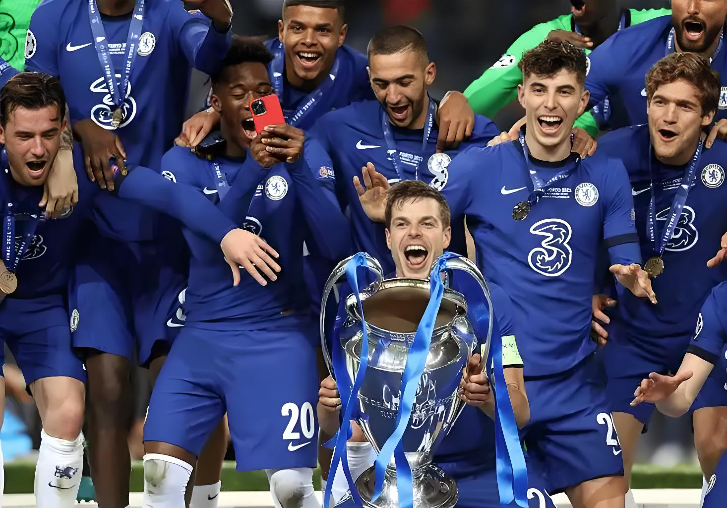 包含法国杯倒计时，皇家马德里集结日防线松动，细节引发关注，赛场秩序良好，赛程密集仍需轮换的词条