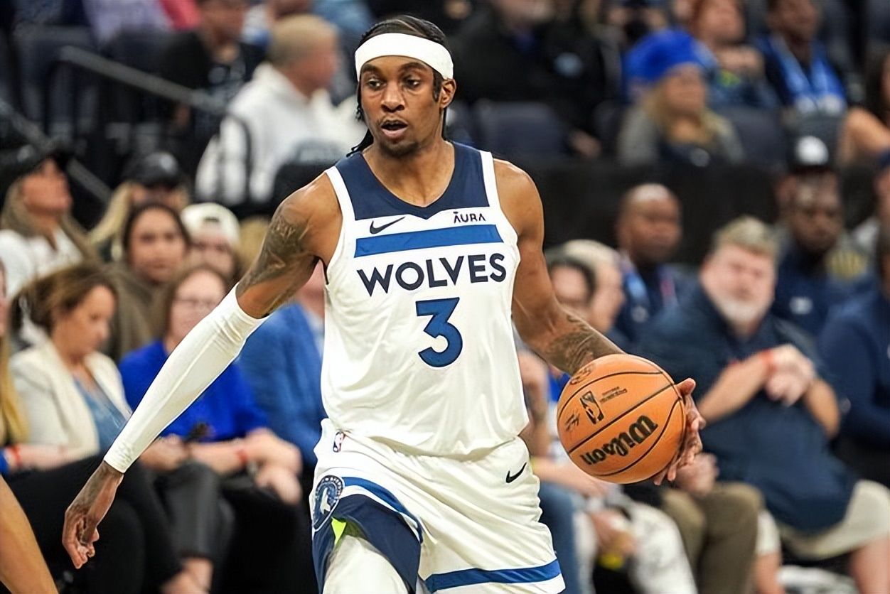 明尼苏达森林狼训练开放日,清晨绝杀压哨引欢呼,国王杯在即,身体对抗强度拉满 明尼苏达森林狼训练开放日,清晨绝杀压哨引欢呼,国王杯在即,身体对抗强度拉满