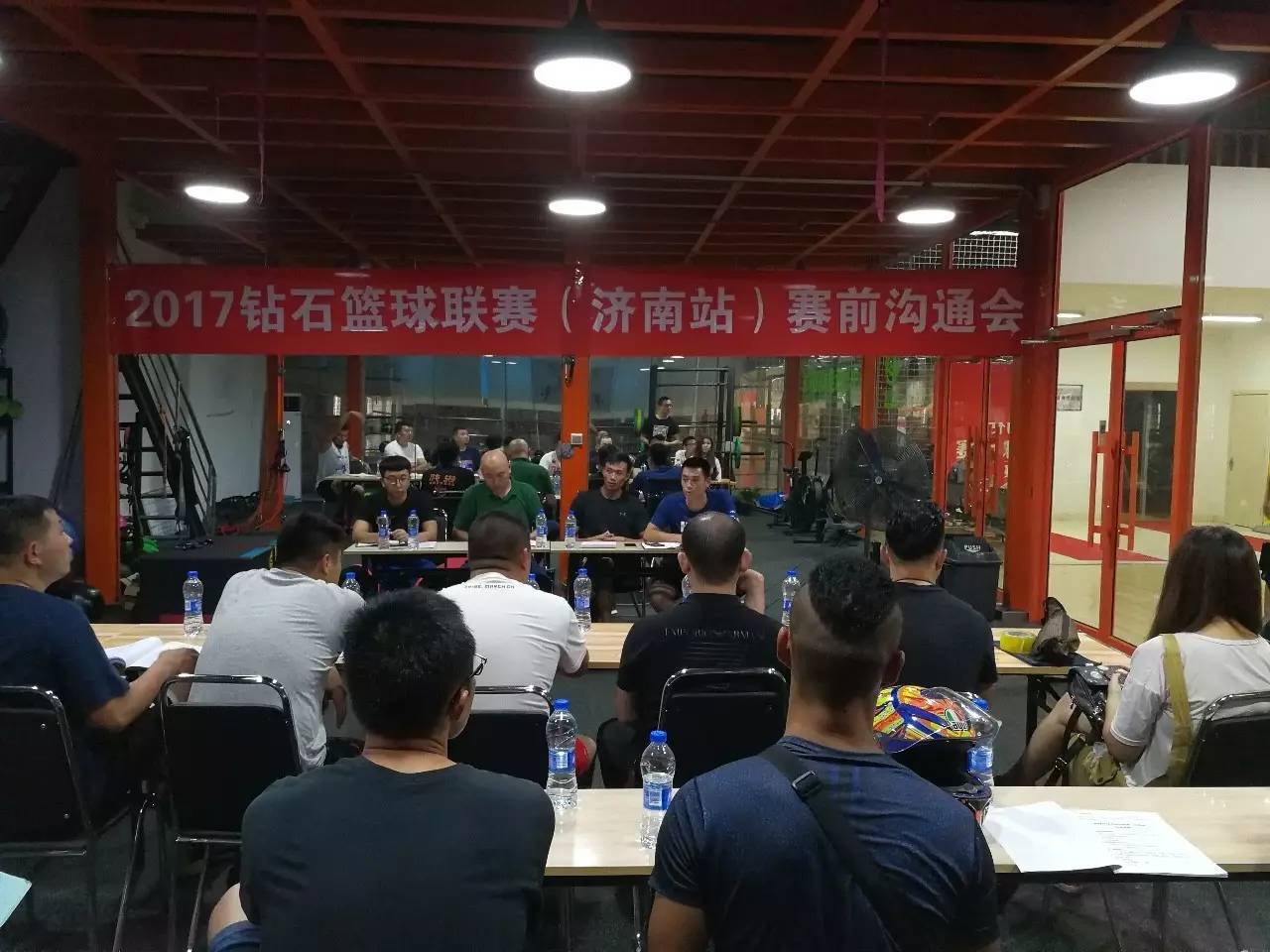 包含里程碑夜深圳男篮回应争议；葡超清晨刷纪录；赛场秩序良好；赛程密集仍需轮换的词条