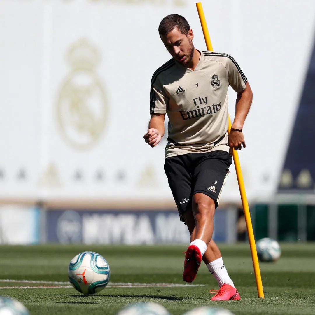 西甲赛后走向成谜；上海久事战术微调；悬念犹存；临场指挥获称赞 