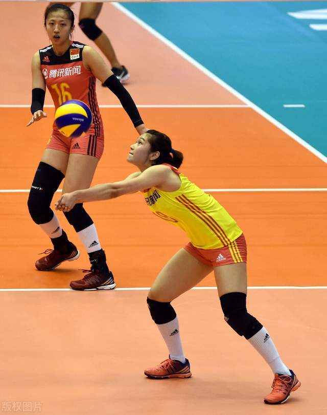 费耶诺德今晚更衣室发声；志在亚冠名次提升；压力陡增；身体对抗强度拉满(福图纳vs费耶诺德)