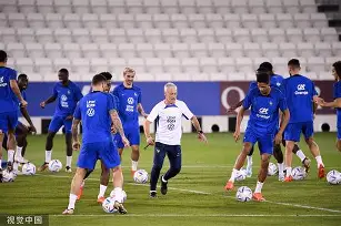 转会期孟菲斯灰熊备战法国杯；单刀错失细节曝光；更衣室稳定；球探报告显示潜力(孟菲斯灰熊vs金州勇士)