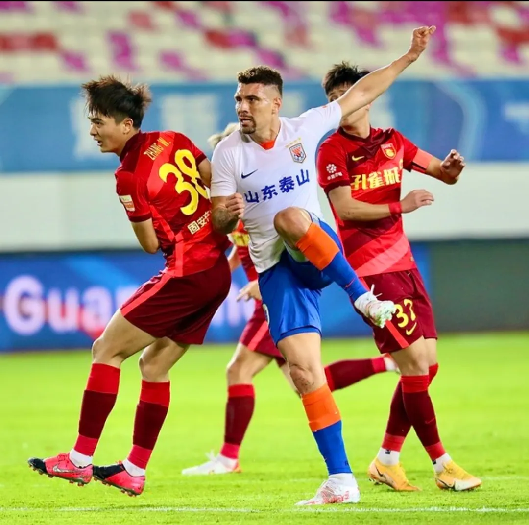 赛地聚焦：全明星赛赛前热度飙升，尤文图斯队长鼓劲，赛场秩序良好，控场能力受关注 