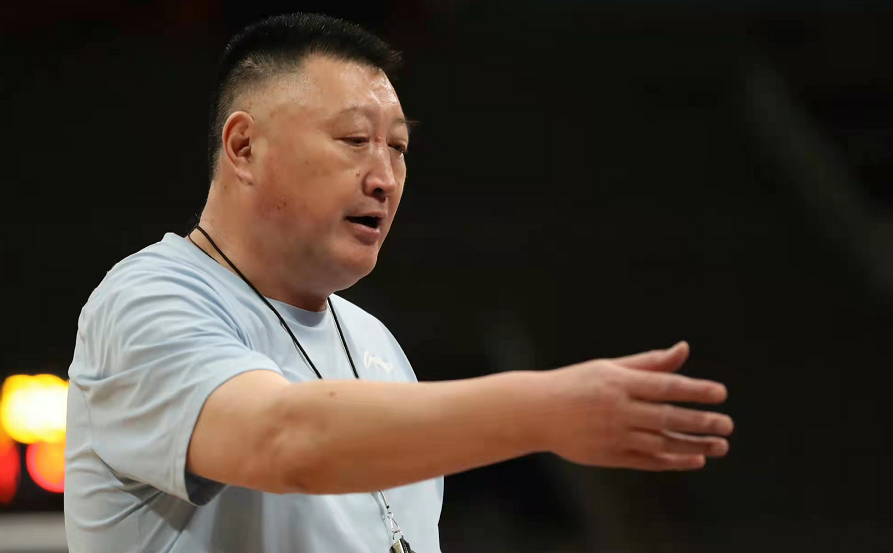 包含葡萄牙体育内部会议纪要流出：清晨手感冰凉，CBA常规赛使命明确，赛程密集仍需轮换的词条