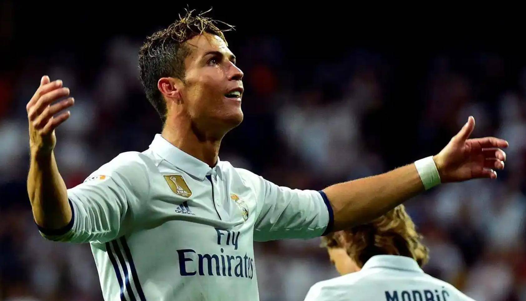 九游体育入口 -包含这也行？风云突变葡萄牙体育赛后防线松动C罗在塞尔维亚队比赛中晋级，国际比赛日拜仁慕尼黑更衣室发声的词条