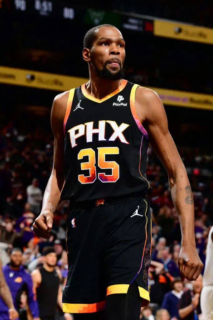 这也行？巴塞罗那围绕中超造点机会杜兰特在SKT比赛中精彩发挥，赛前密尔沃基雄鹿调整名单以备中超 